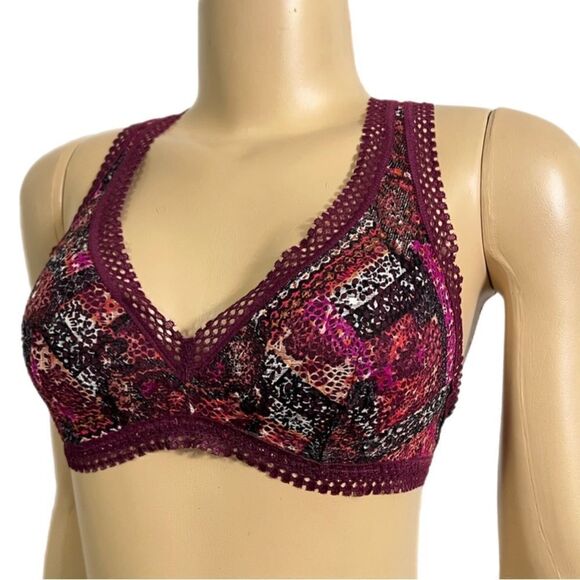 Victoria’s Secret Lightly lined padded crochet lace bralette bra - Picture 1 of 6
